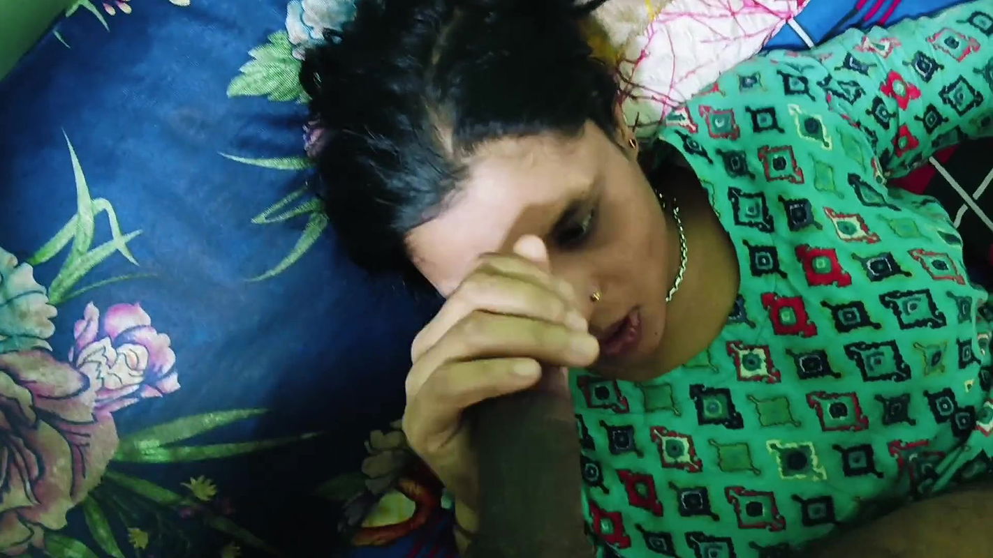 Romance with a hot Indian Bengali bhabhi with a sexy figure full desi sex video