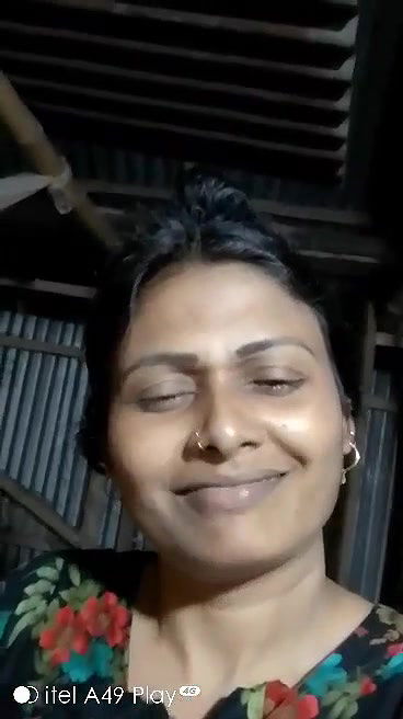 Naughty Village Bhabi Showing Boobs