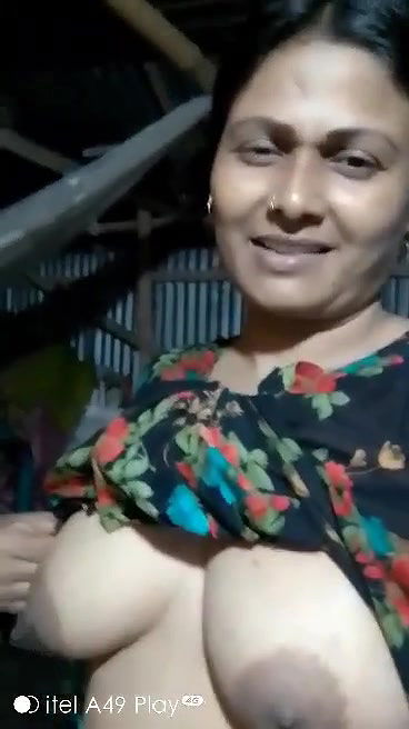Naughty Village Bhabi Showing Boobs