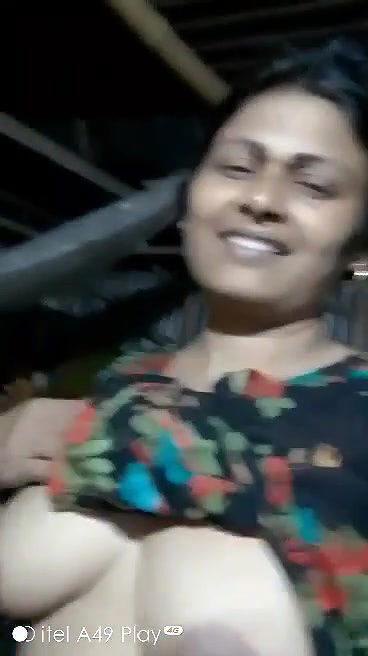 Naughty Village Bhabi Showing Boobs