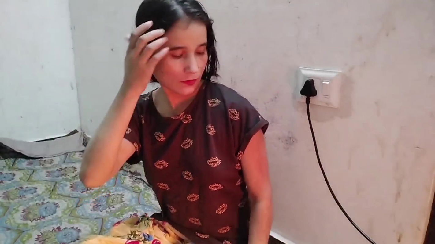 Desi bhabhi ki kapra badalte time video