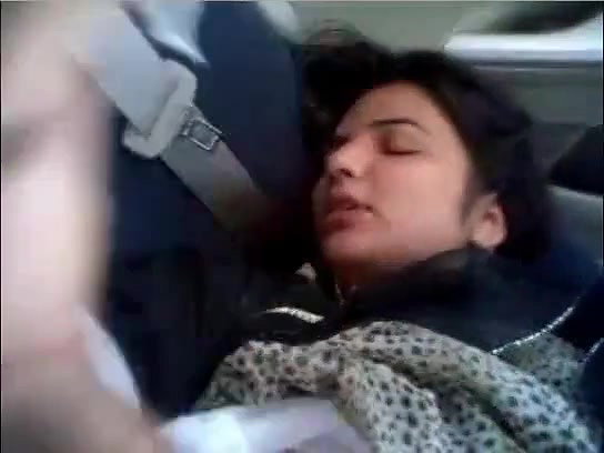 sania karachi-girl fucked in car