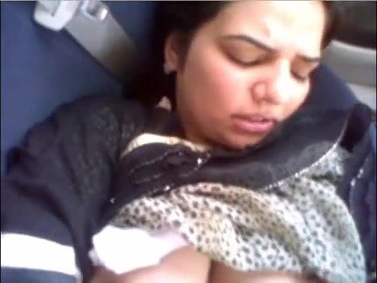sania karachi-girl fucked in car