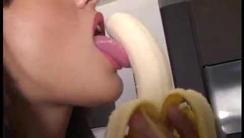 sunny leone teaching blowjob