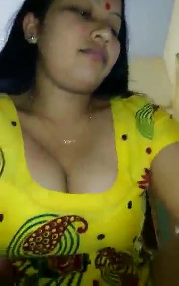 Desi wife Cheeting at Home