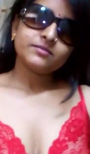 Hoot Desi Posing for Boos on Official Trp