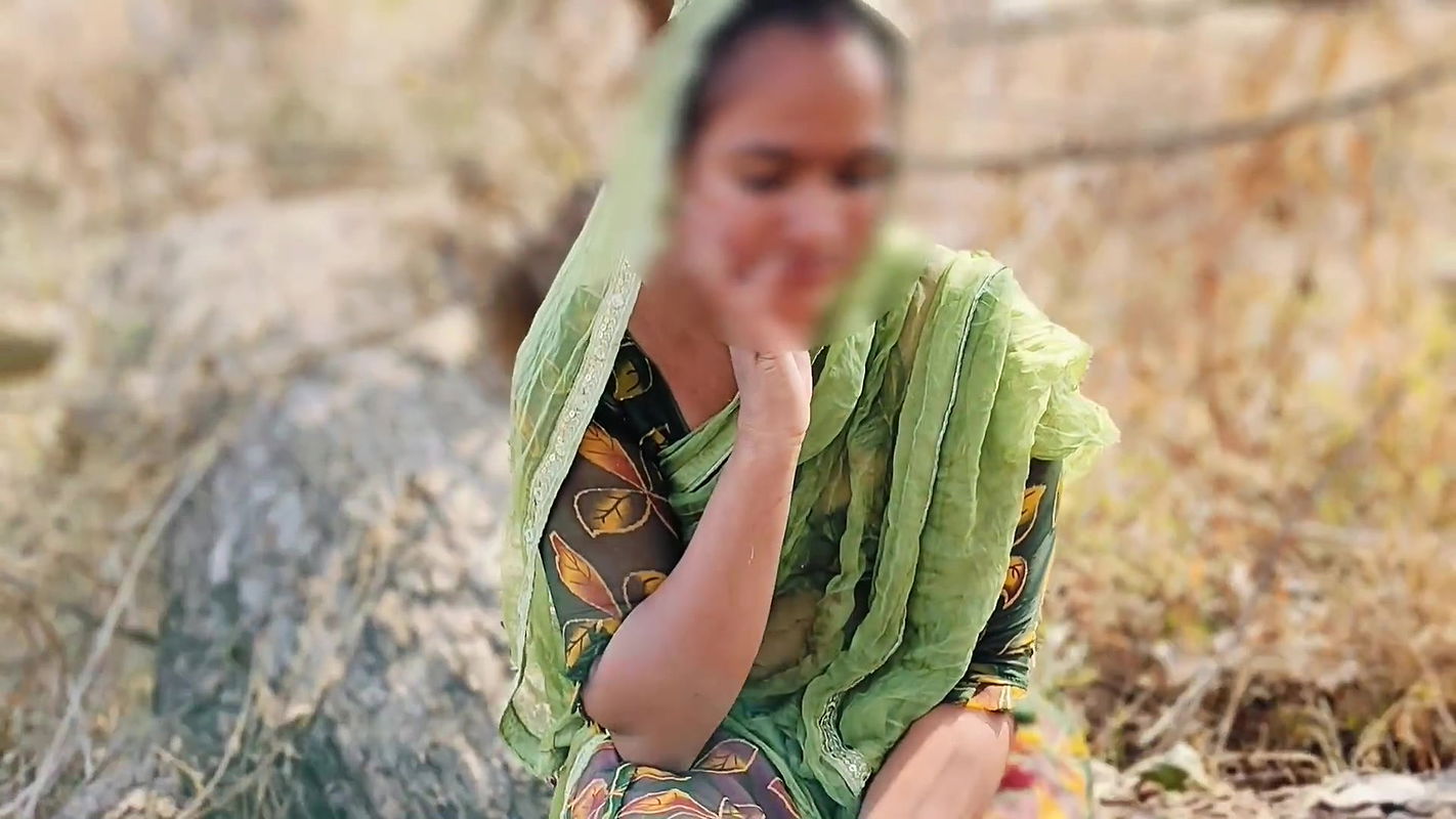 Indian desi village aunty Fucked By her Stepson in jungle, Jungle me mangal outdoor sex Hindi Audio