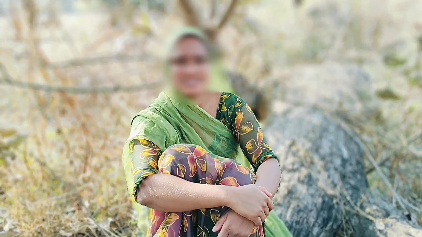 Indian desi village aunty Fucked By her Stepson in jungle, Jungle me mangal outdoor sex Hindi Audio