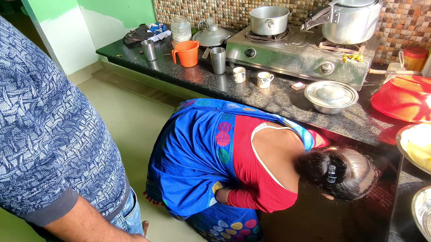 PARNITA SEX WITH NEW HUSBEND AT KITCHAN