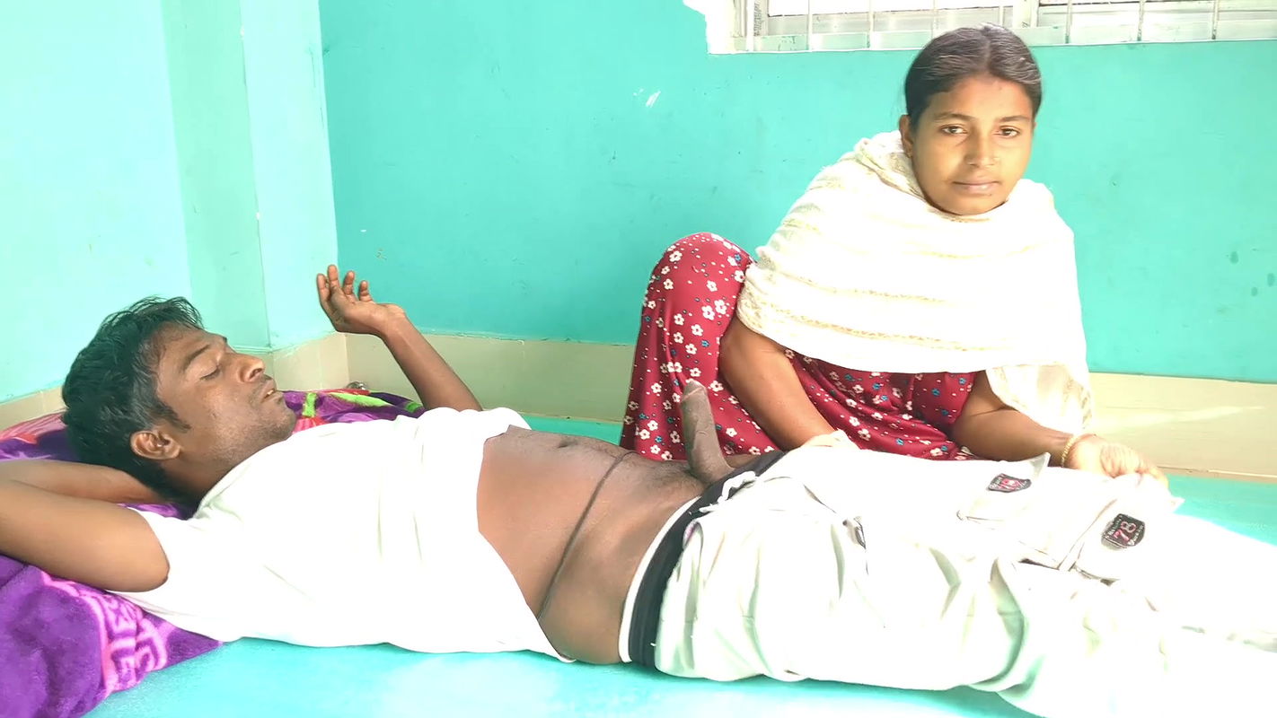 Village hot bhabhi Deluwara Sex with his Husband