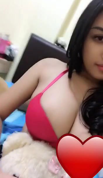 OOOOOh Soooo CUtieeee Desi Girlfrnds Flashing Boooobs