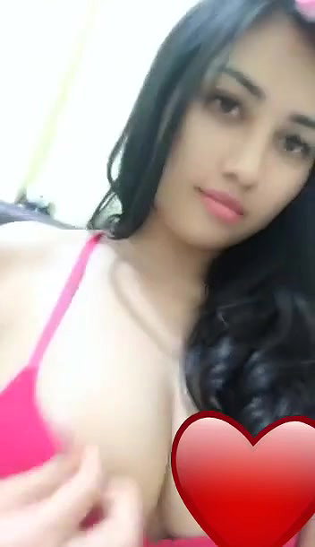 OOOOOh Soooo CUtieeee Desi Girlfrnds Flashing Boooobs