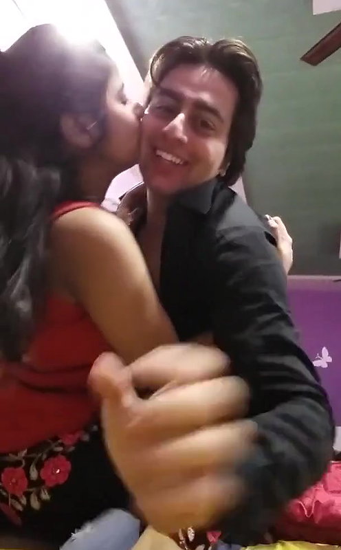 Ufff Waaah wat a lovely desi girl with LLovr