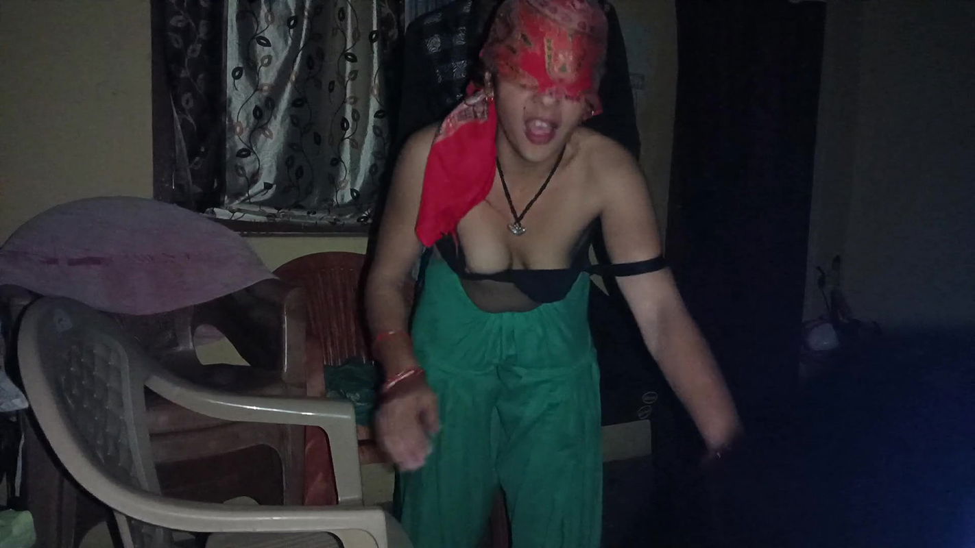 Biwi ke Jane k bad Apni saali ko raat me bulake pehli baar gaand maari