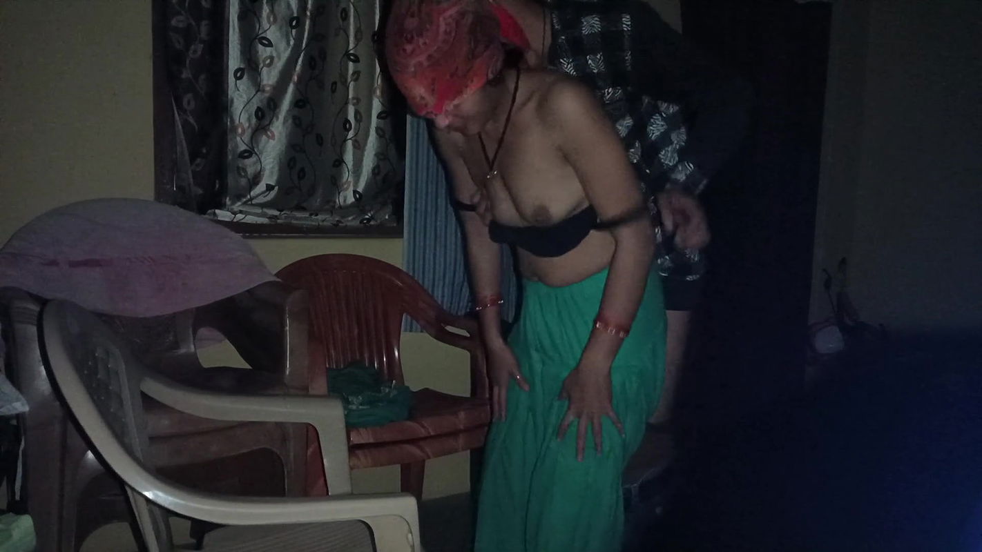 Biwi ke Jane k bad Apni saali ko raat me bulake pehli baar gaand maari