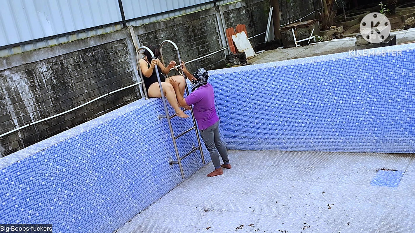 Desi Couple Secret Sex at swimming pool Indian Porn