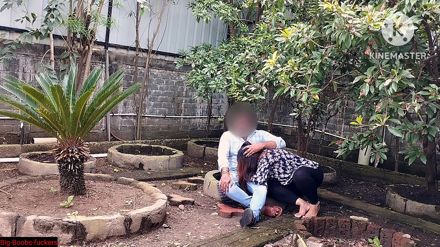 garden Girlfriend with boyfriend blowjob and fucking without condom