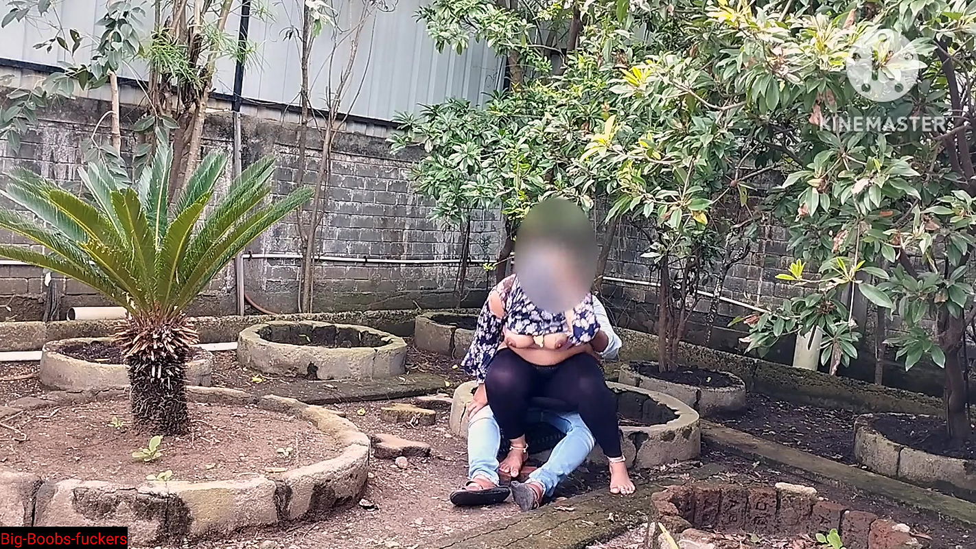 garden Girlfriend with boyfriend blowjob and fucking without condom