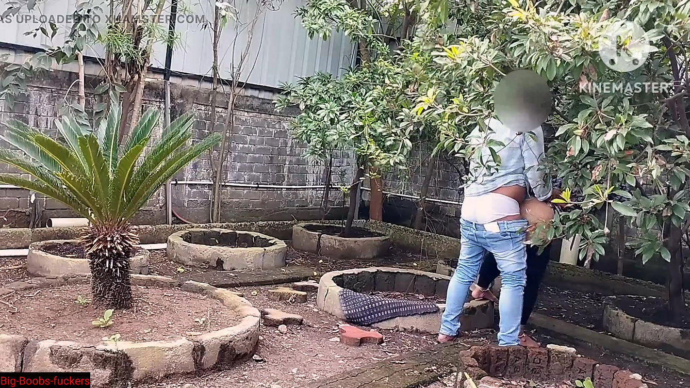 garden Girlfriend with boyfriend blowjob and fucking without condom