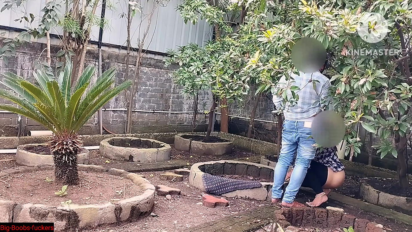 garden Girlfriend with boyfriend blowjob and fucking without condom