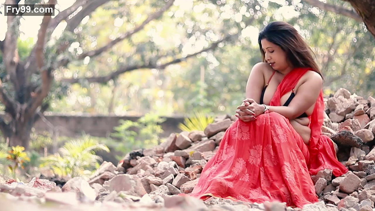 Nandita Showing Deep Cleavage and Navel in Low Waist Red Saree