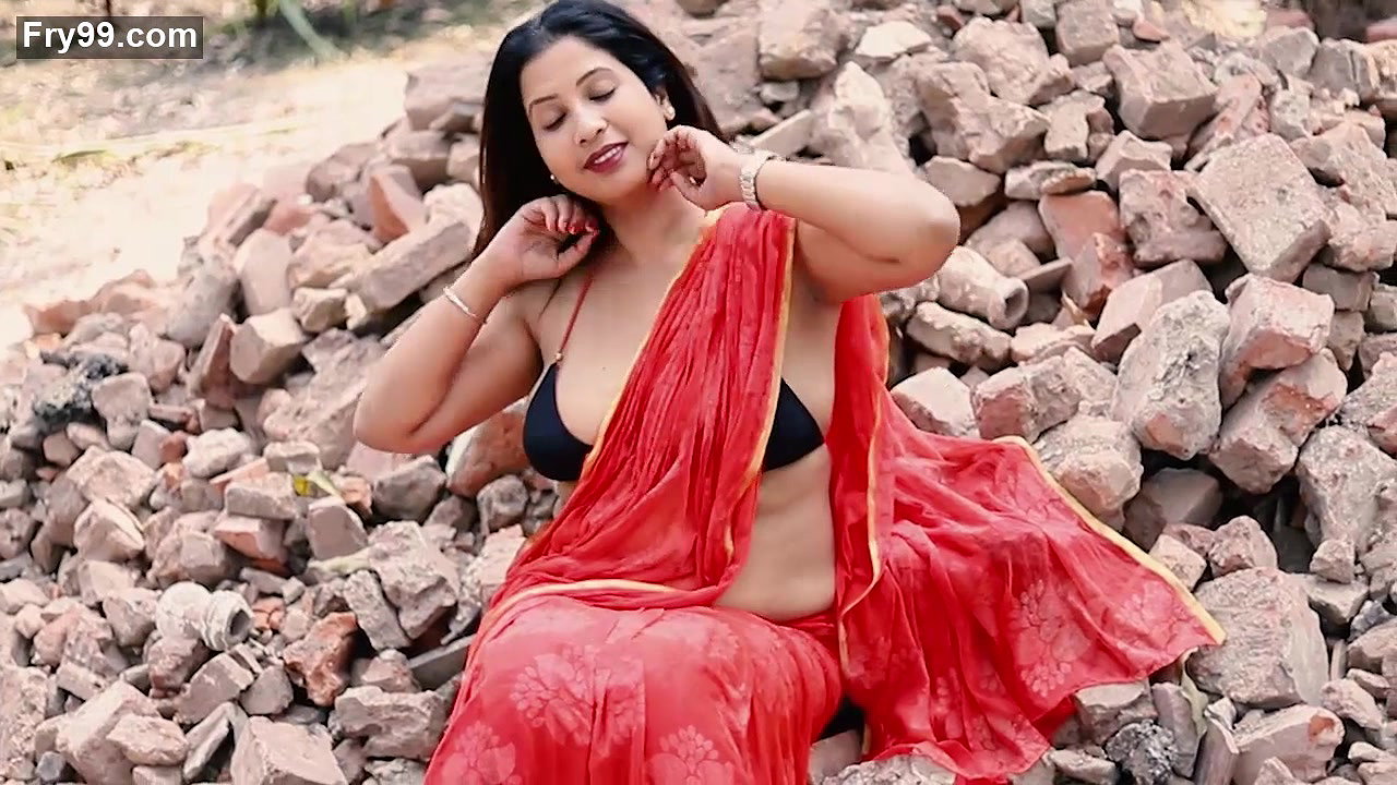 Nandita Showing Deep Cleavage and Navel in Low Waist Red Saree