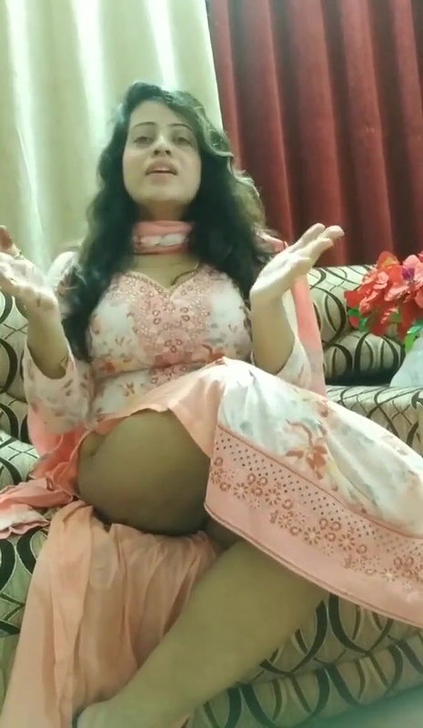 Waaah Desi Actres Giving interview withouts pants and panties