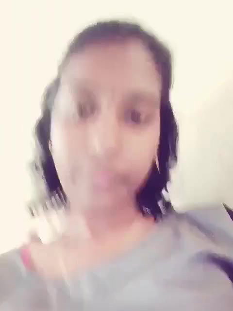 Desi Girl Shows Boobs