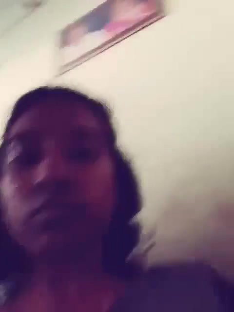 Desi Girl Shows Boobs