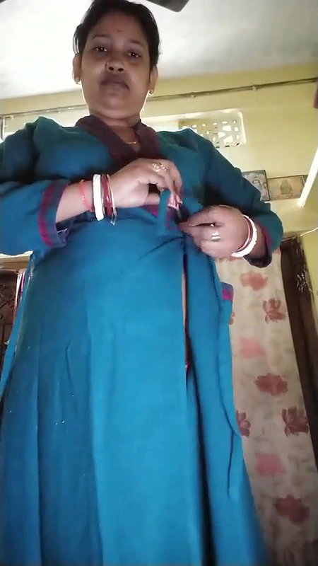 Sexy Boudi Shows her Nude Body