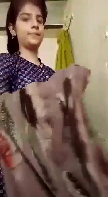 Beautiful Paki Girl Showing