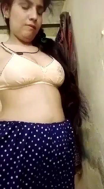 Beautiful Paki Girl Showing