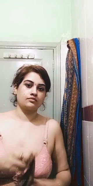 Maal chubby suit bhabhi in bathroom