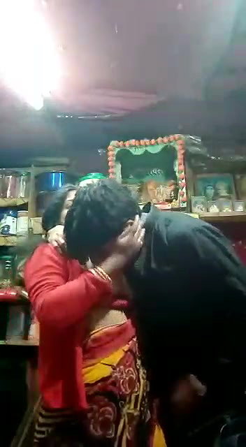 Mature cpl having in shop