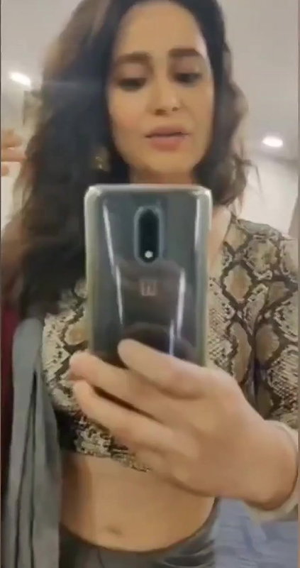 Wooow wat a Beauty Desi Housewife