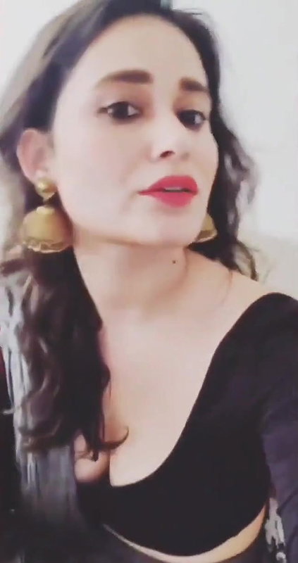 Wooow wat a Beauty Desi Housewife