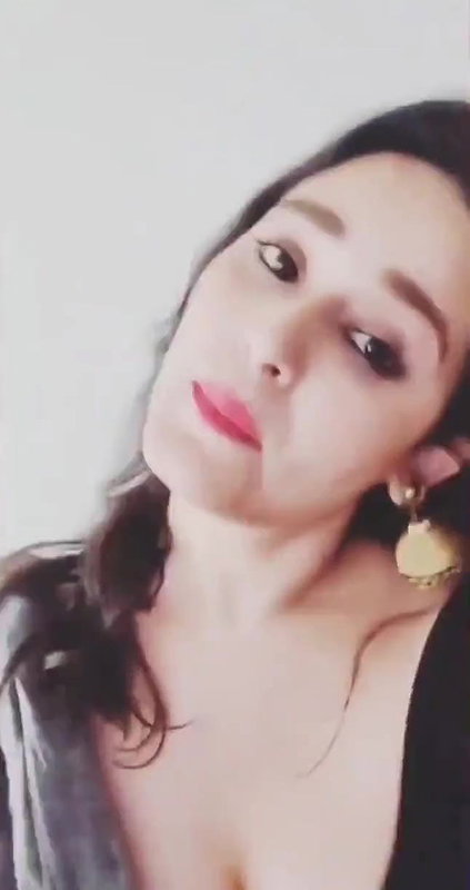 Wooow wat a Beauty Desi Housewife