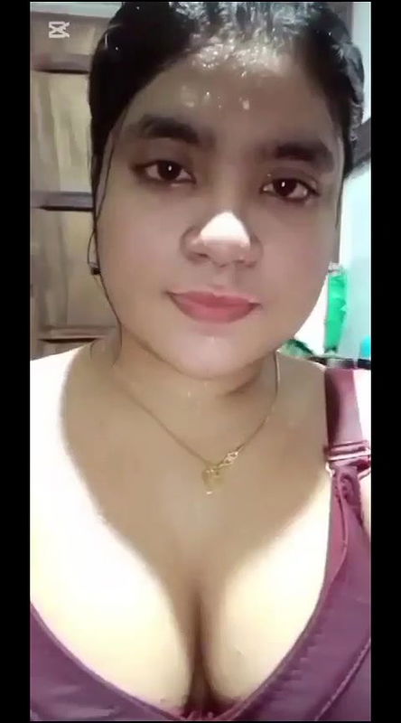 Beautiful Bigbooby Babe Showing