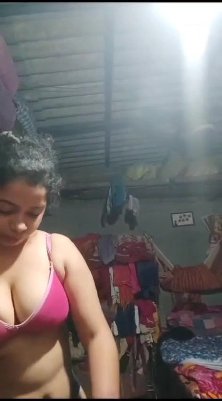 Desi village bhabhi removing suit