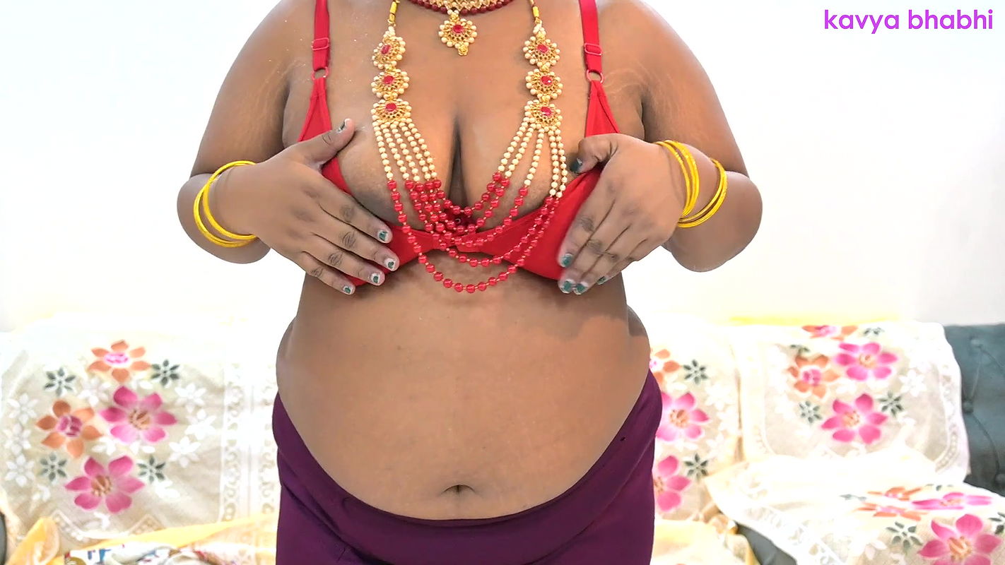 Indian bhabhi showing Kavya Bhabhitural boobs