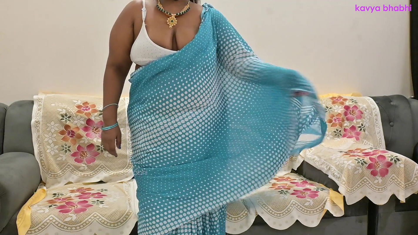 Indian bhabhi wearing saree and showing Kavya Bhabhitural boobs