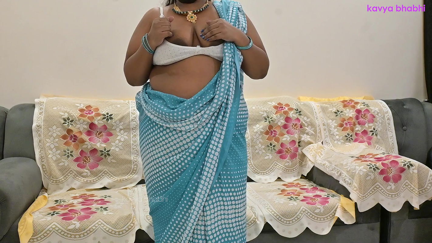 Indian bhabhi wearing saree and showing Kavya Bhabhitural boobs