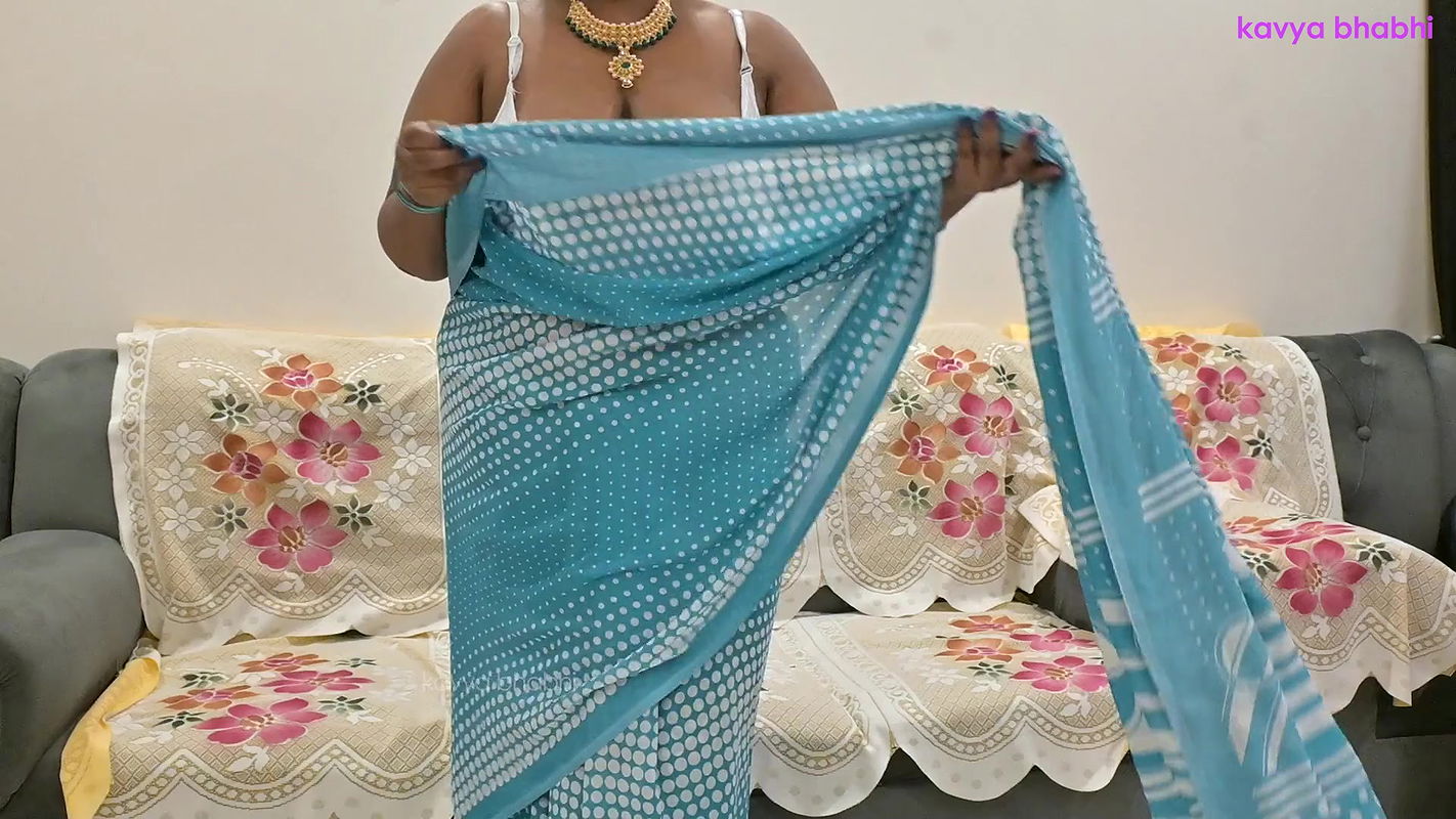 Indian bhabhi wearing saree and showing Kavya Bhabhitural boobs