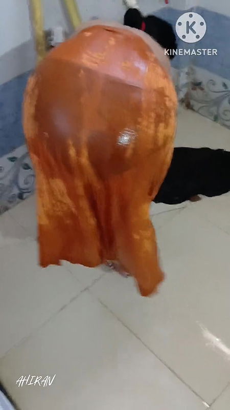 AAHANA ! SEXY BATHING AND CHUT OR GAND CHUDAI. Yellow Petticoat