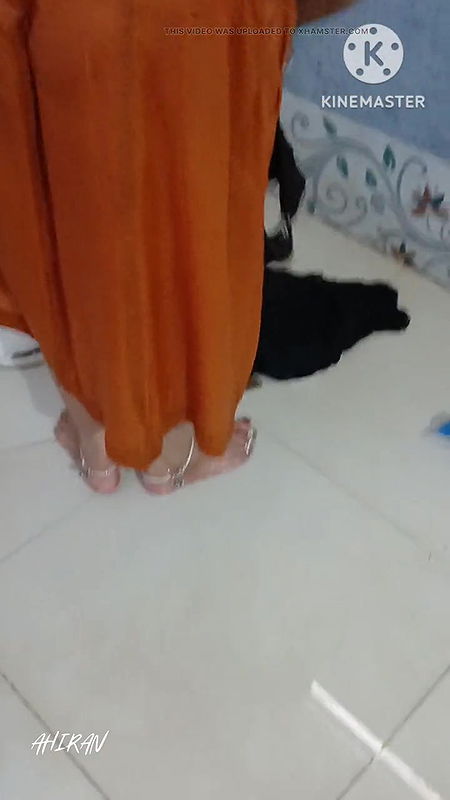 AAHANA ! SEXY BATHING AND CHUT OR GAND CHUDAI. Yellow Petticoat