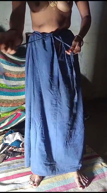 Akele bhabhi ko chudane ka man kar raha tha