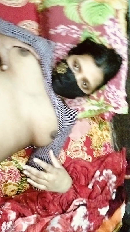 Beautiful Soniya bhabhi gives best blowjob got fucked and did anal sex with boyfriend while smoking and cum