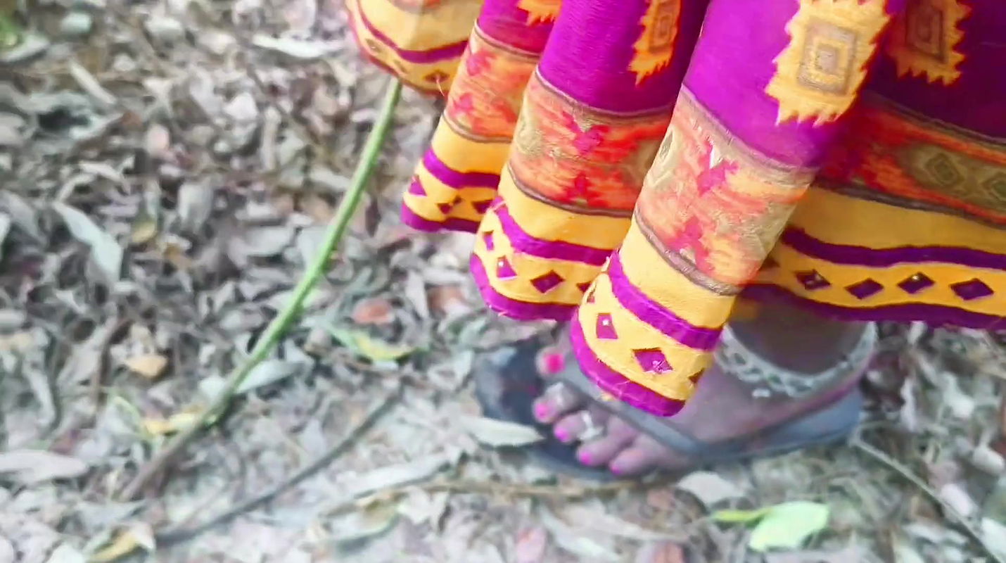 Bhaiya bhabhi ko jungle me chut chod ke bf videos made and made viral