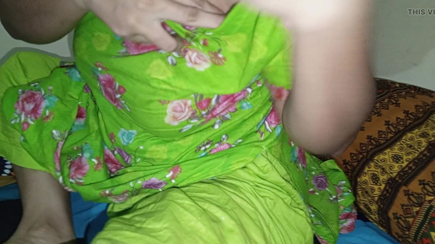 Big booty wife gets fucked in doggystyle