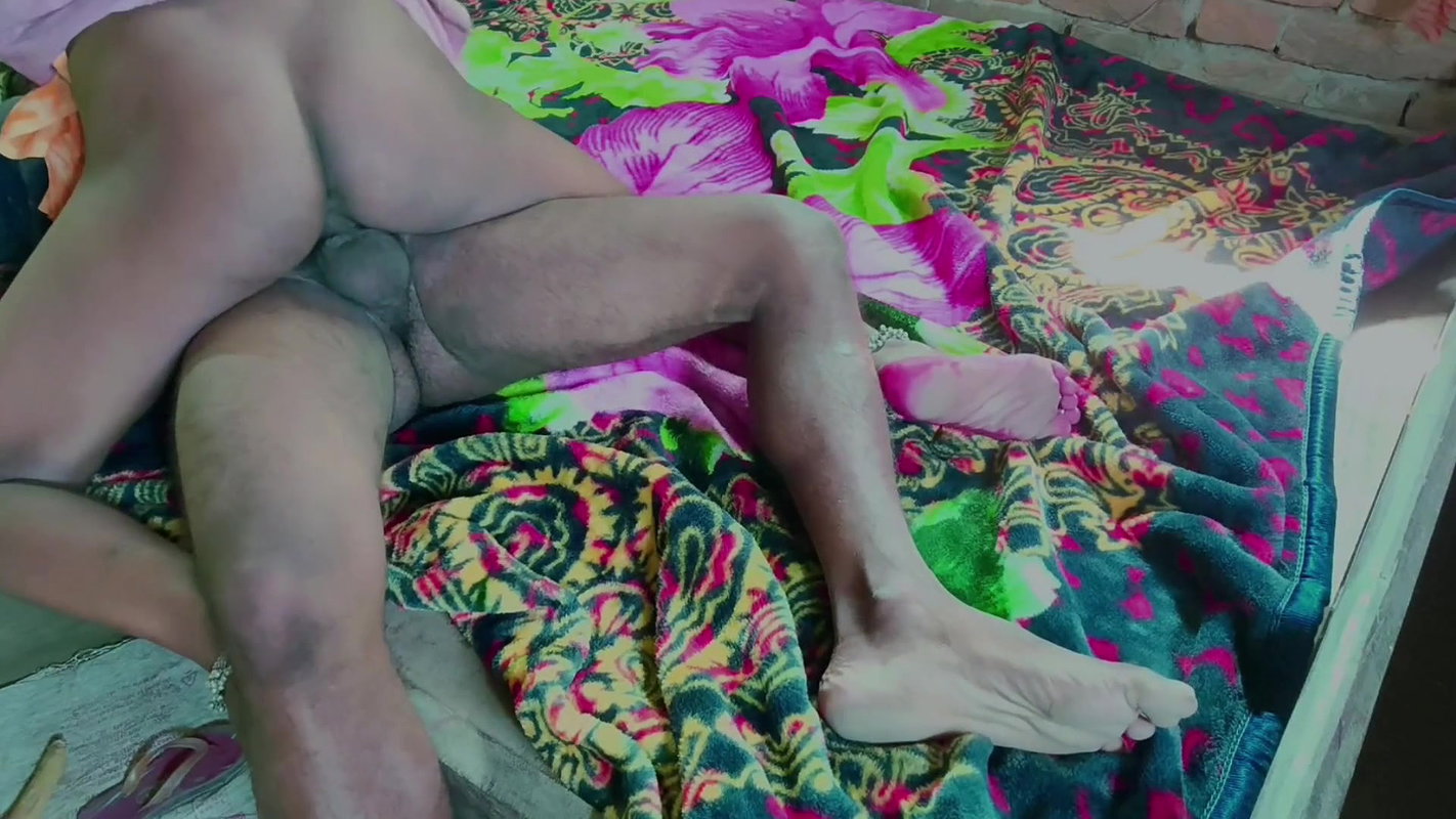 Chut me ungli dalne par achha lag raha hai g